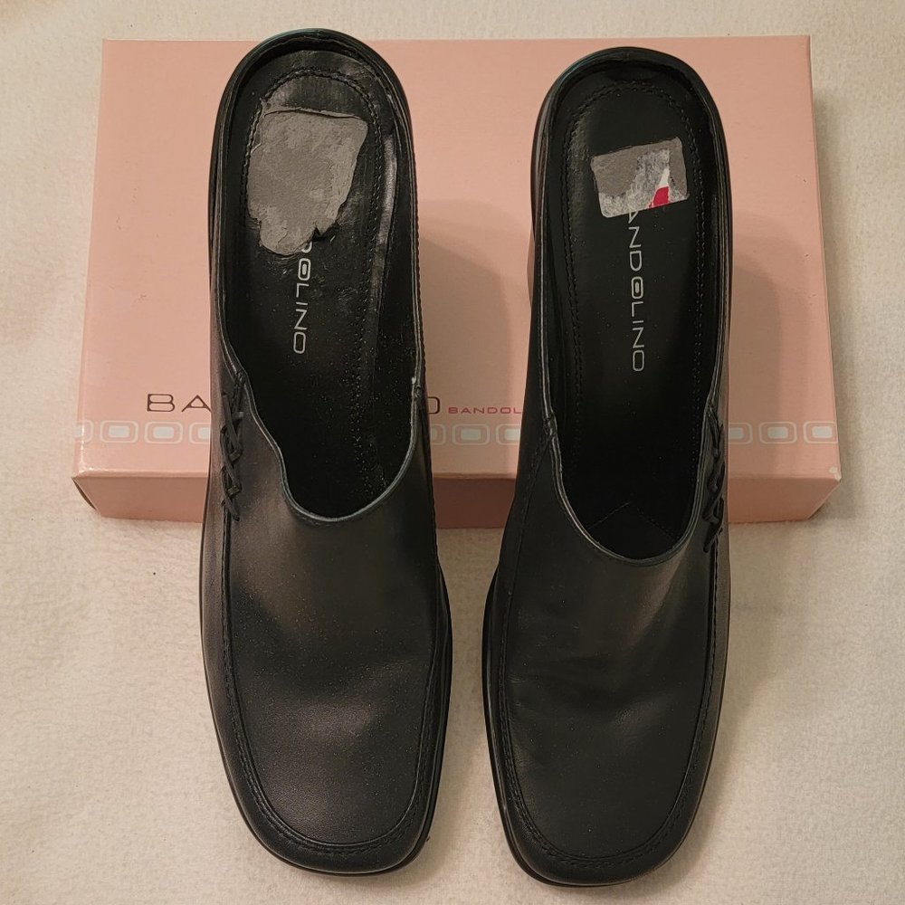 #37 - New in box, Bandolino B Parlette wedge black mules